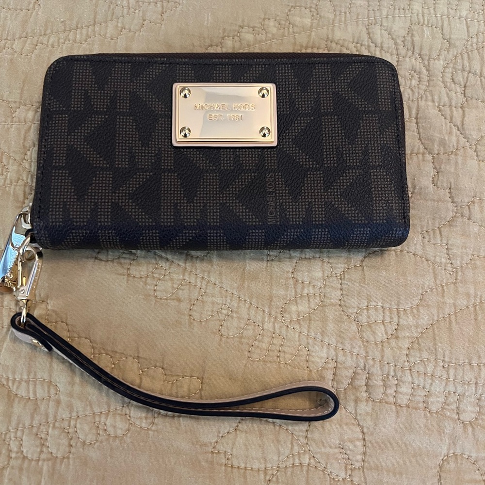 NWOT Michael Kors Brown/Black Logo Wristlet